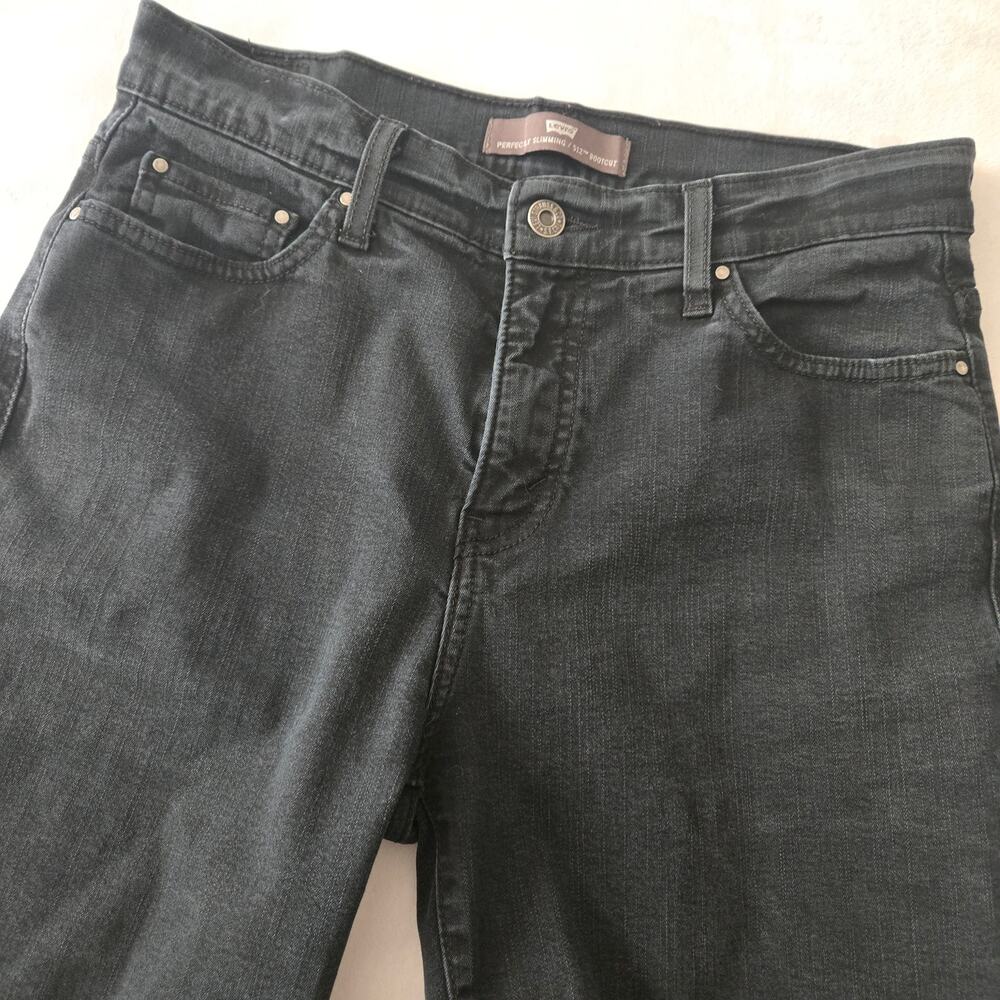 Levi’s 512 Perfectly Slimming Bootcut Jeans 10M Black Stretch Runs Small